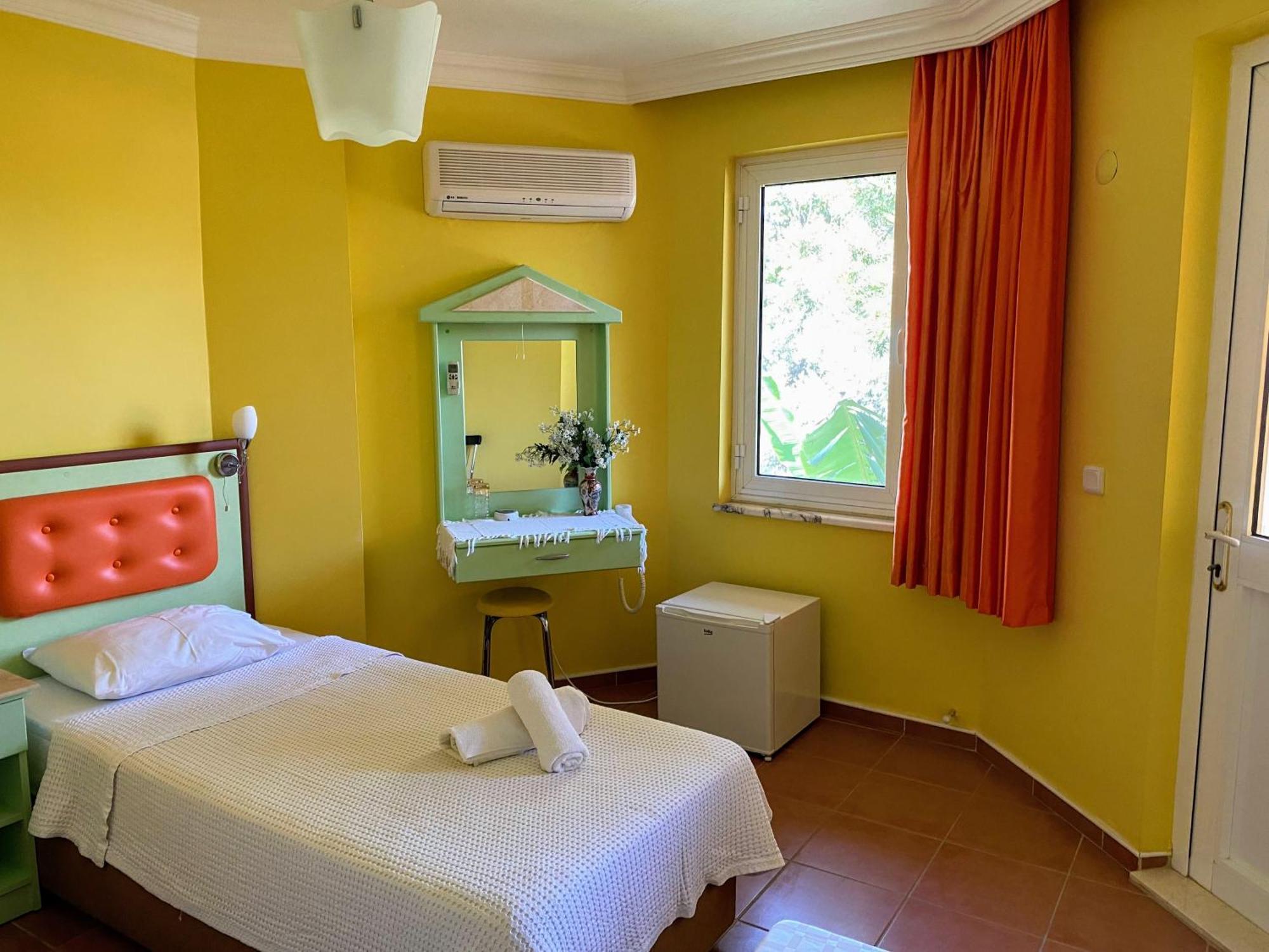 Mandalinn Hotel Дальян Экстерьер фото
